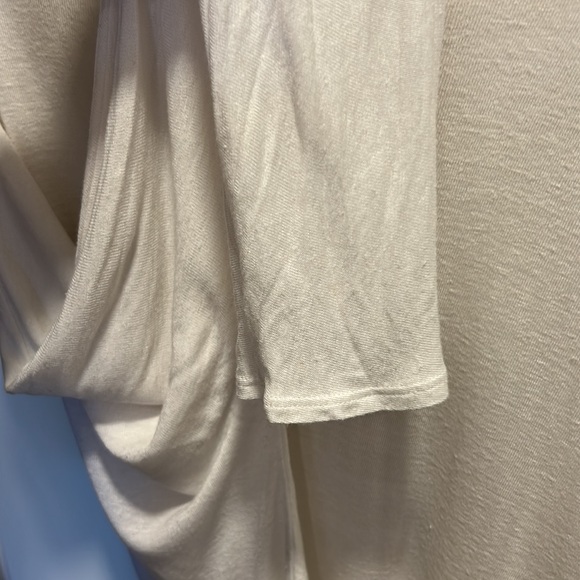 Aritzia Group by Babaton Linen Blend Loose along Sleeve Top - Picture 5 of 10